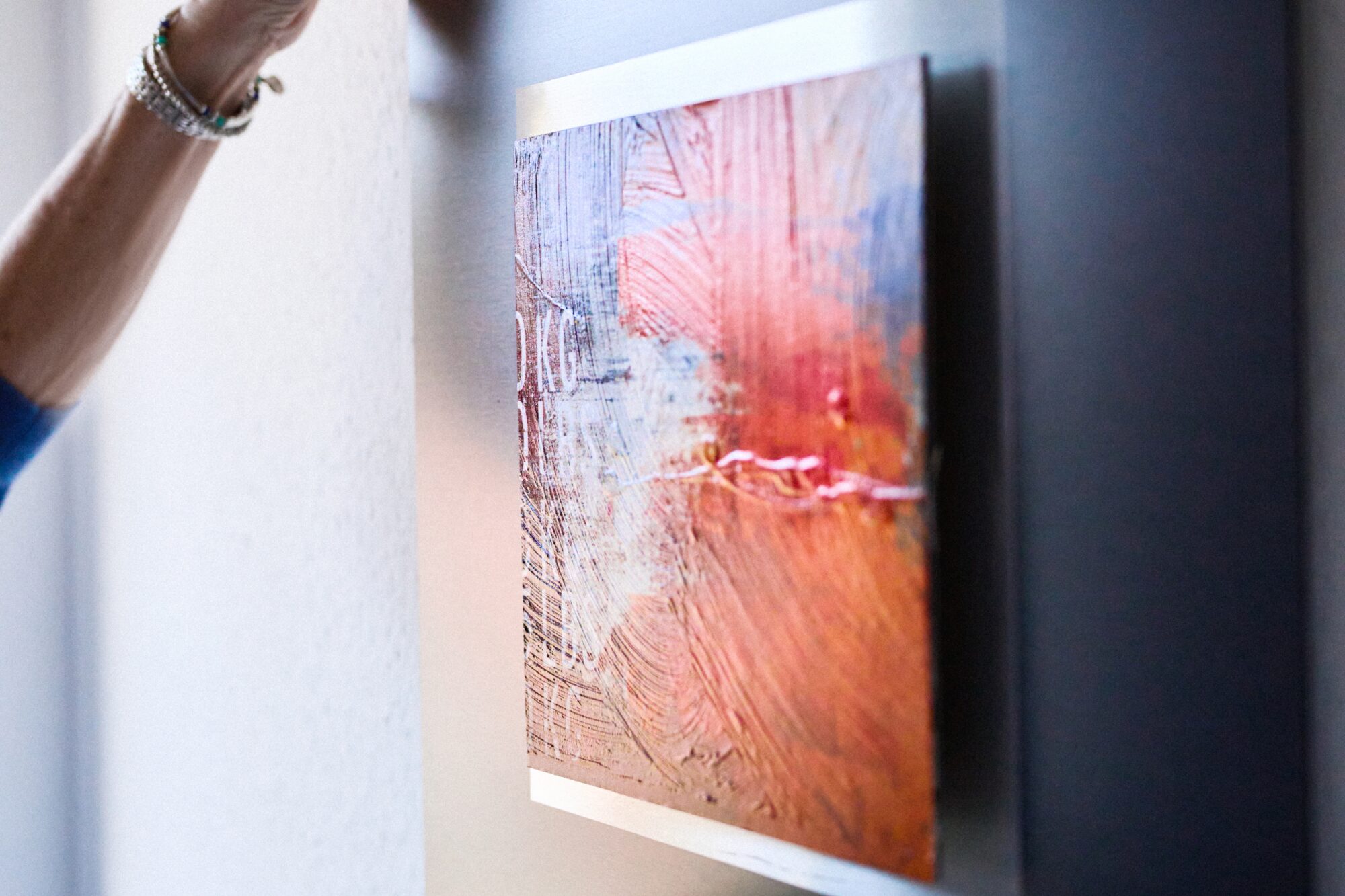 Kunst an der Wand in einem Zimmer der Klinik Wollmarshöhe